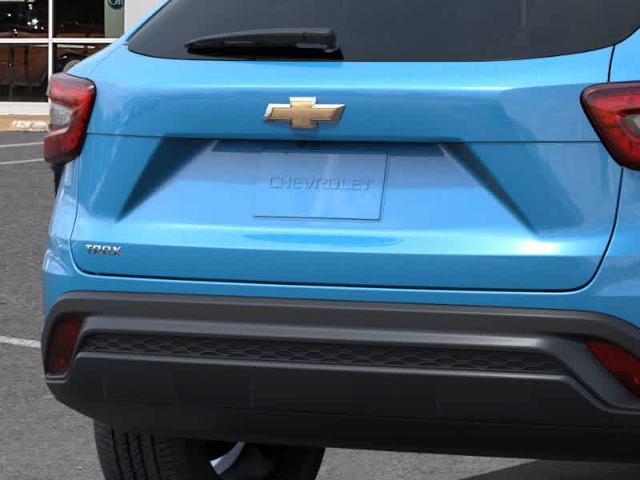 2025 Chevrolet Trax Vehicle Photo in MOON TOWNSHIP, PA 15108-2571