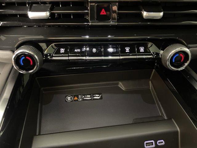 2025 Chevrolet Tahoe Vehicle Photo in PHOENIX, AZ 85014-3381
