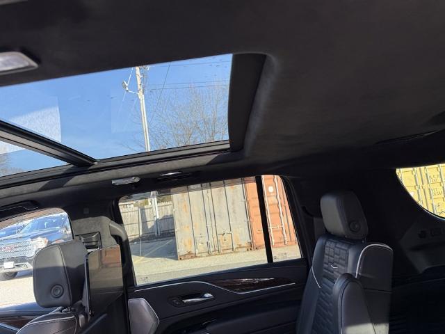2022 Cadillac Escalade ESV Vehicle Photo in CHICOPEE, MA 01020-5001