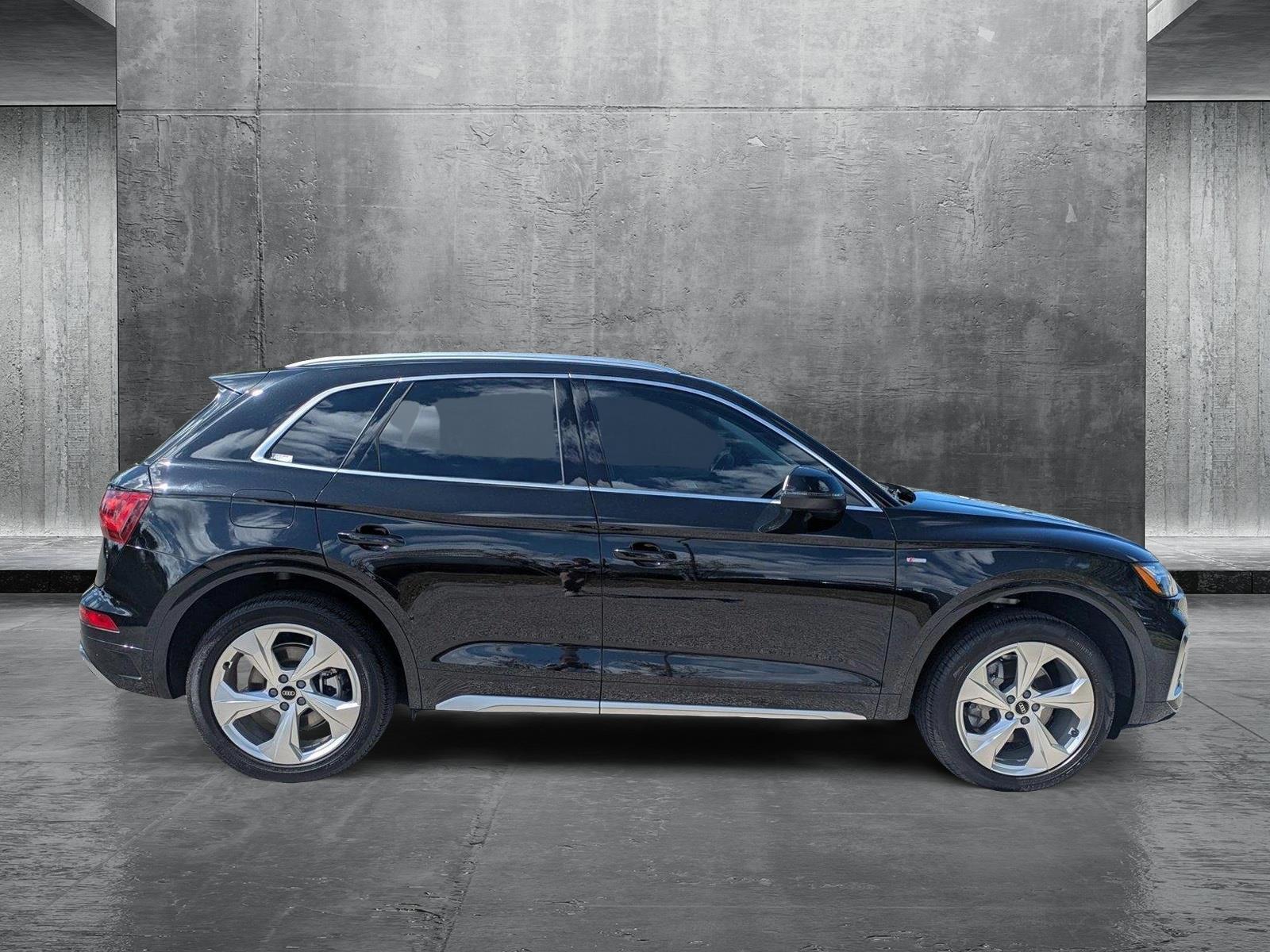 2022 Audi Q5 Vehicle Photo in Sarasota, FL 34231