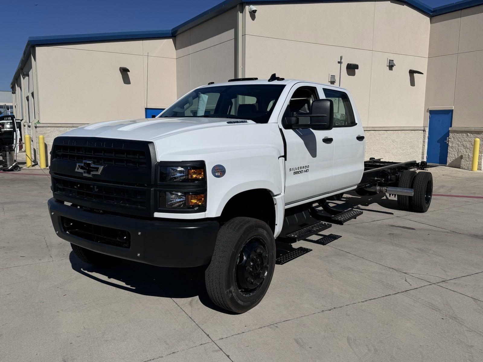 2024 Chevrolet Silverado 5500 HD Vehicle Photo in GEORGETOWN, TX 78626-7508