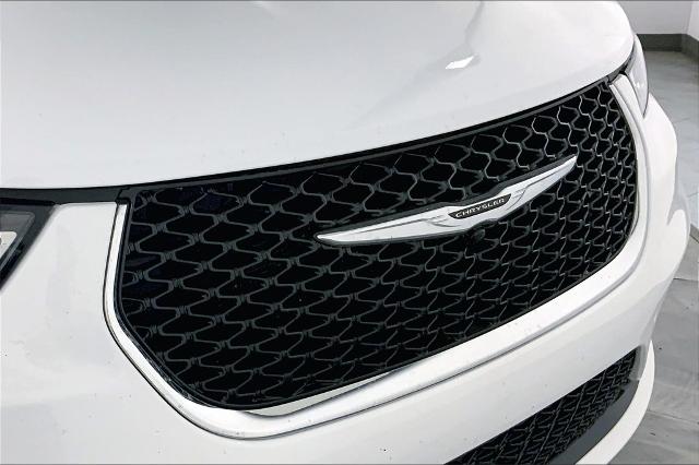 2023 Chrysler Pacifica Vehicle Photo in Lees Summit, MO 64086