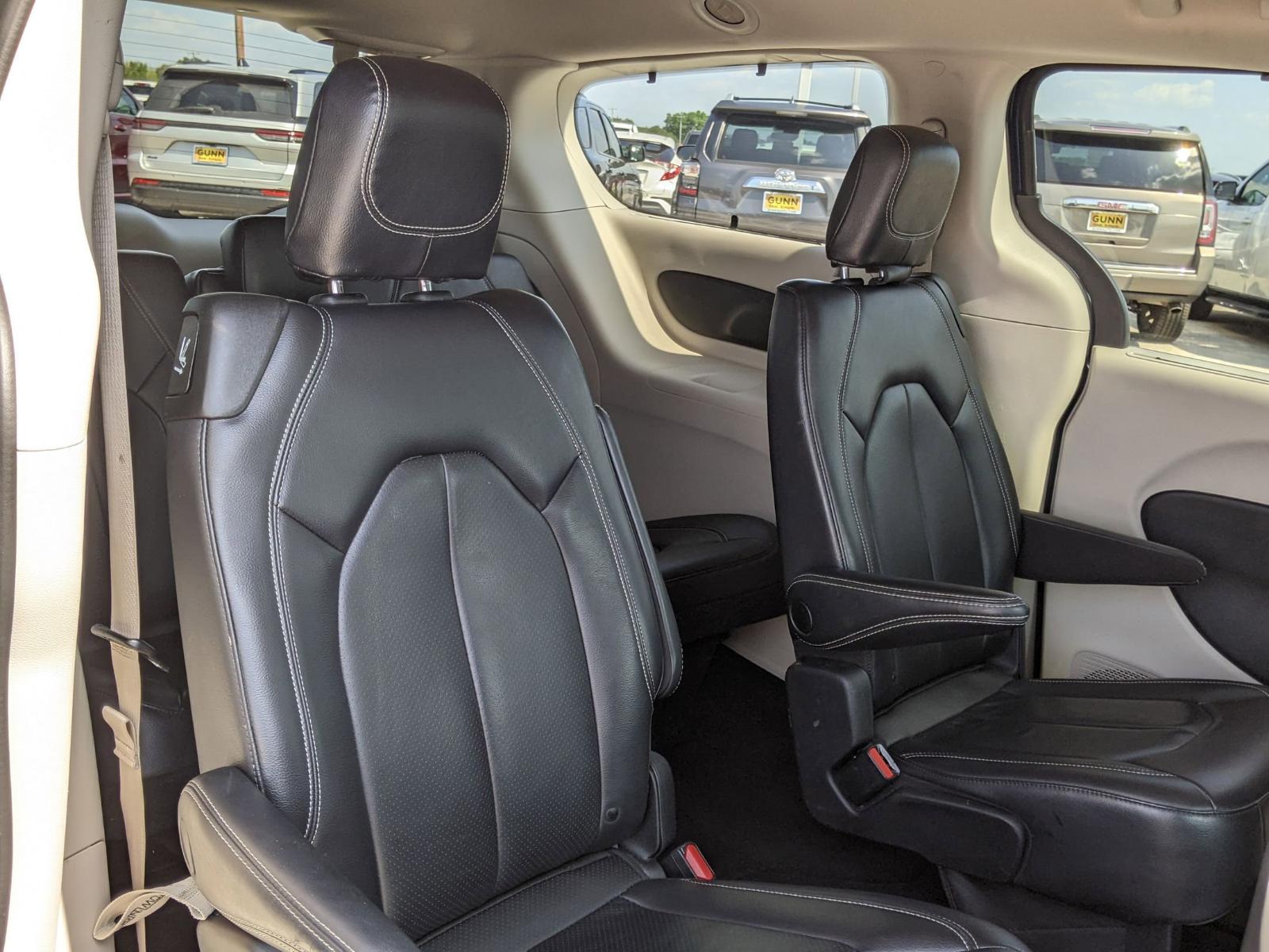 2022 Chrysler Pacifica Vehicle Photo in Seguin, TX 78155
