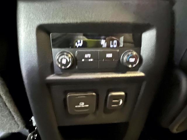 2023 Chevrolet Traverse Vehicle Photo in Roslyn, NY 11576