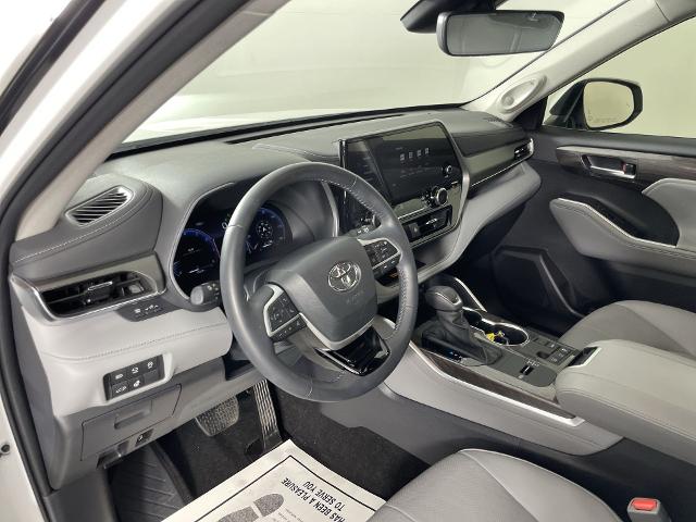 2024 Toyota Highlander Vehicle Photo in GILBERT, AZ 85297-0402