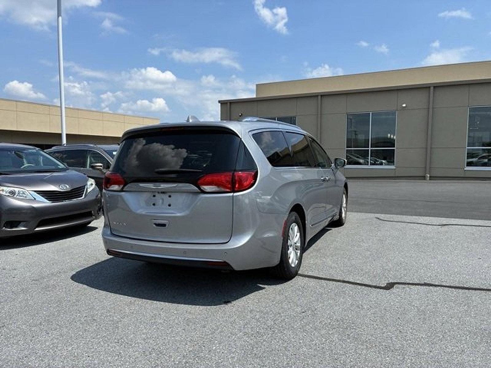 2019 Chrysler Pacifica Vehicle Photo in Harrisburg, PA 17111