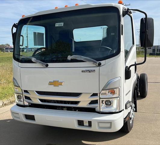 2025 Chevrolet Low Cab Forward 3500 Vehicle Photo in TOPEKA, KS 66609-0000