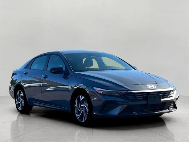 2025 Hyundai ELANTRA Vehicle Photo in Green Bay, WI 54304