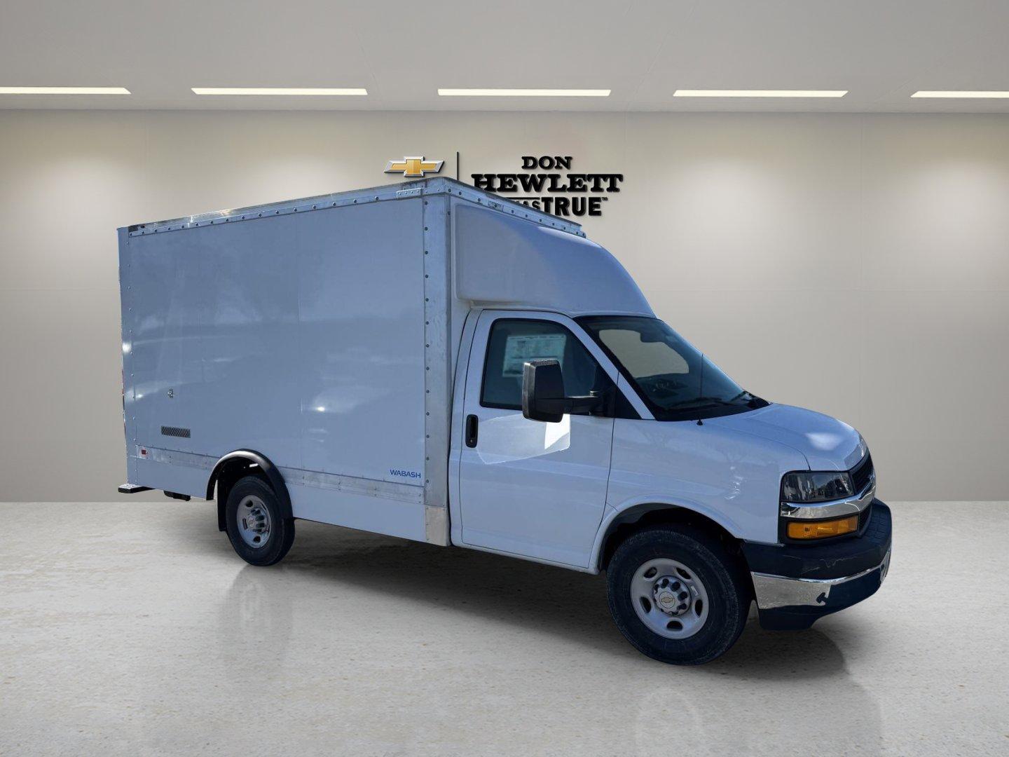 2024 Chevrolet Express Cutaway 3500 Vehicle Photo in GEORGETOWN, TX 78626-7508