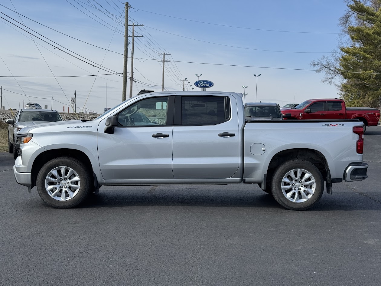 2022 Chevrolet Silverado 1500 Vehicle Photo in BOONVILLE, IN 47601-9633