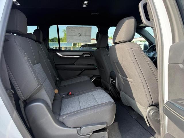 2025 GMC Acadia Vehicle Photo in COLUMBIA, MO 65203-3903