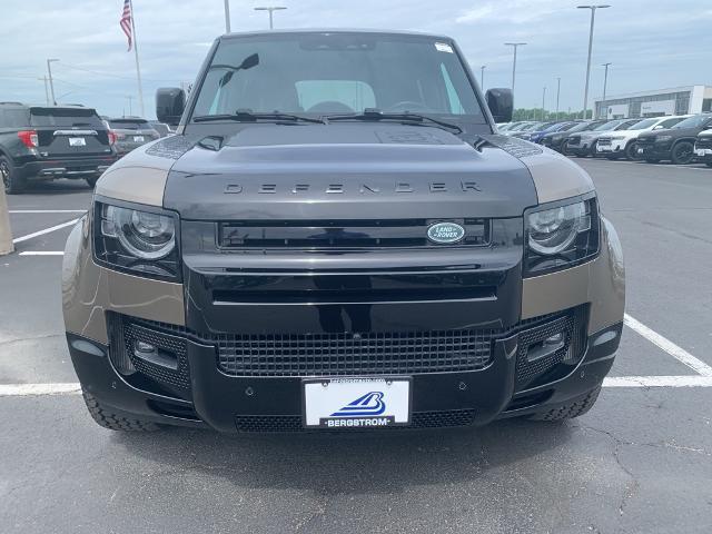 2023 Defender Vehicle Photo in GREEN BAY, WI 54304-5303