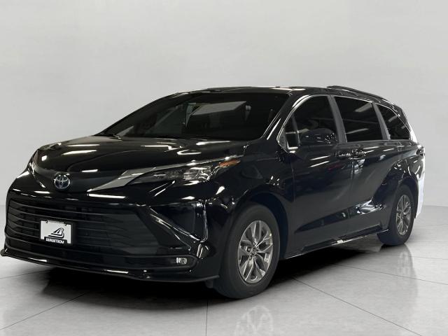 2025 Toyota Sienna Vehicle Photo in Oshkosh, WI 54904