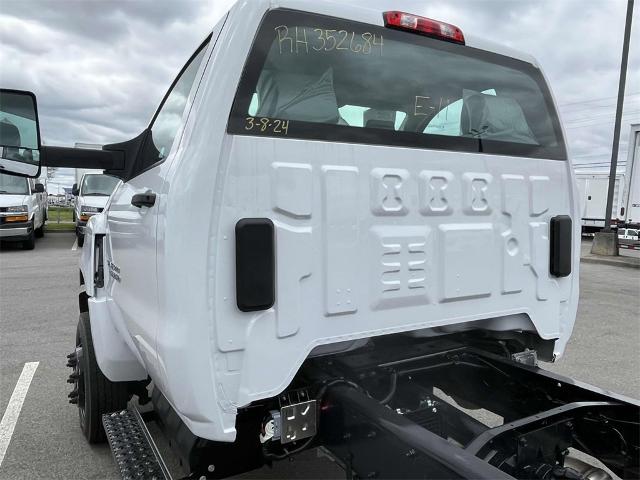 2024 Chevrolet Silverado 5500 HD Vehicle Photo in ALCOA, TN 37701-3235