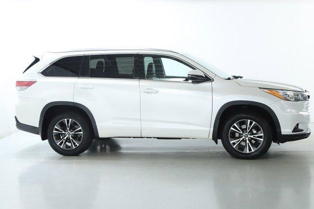 2016 Toyota Highlander Vehicle Photo in BEACHWOOD, OH 44122-4298