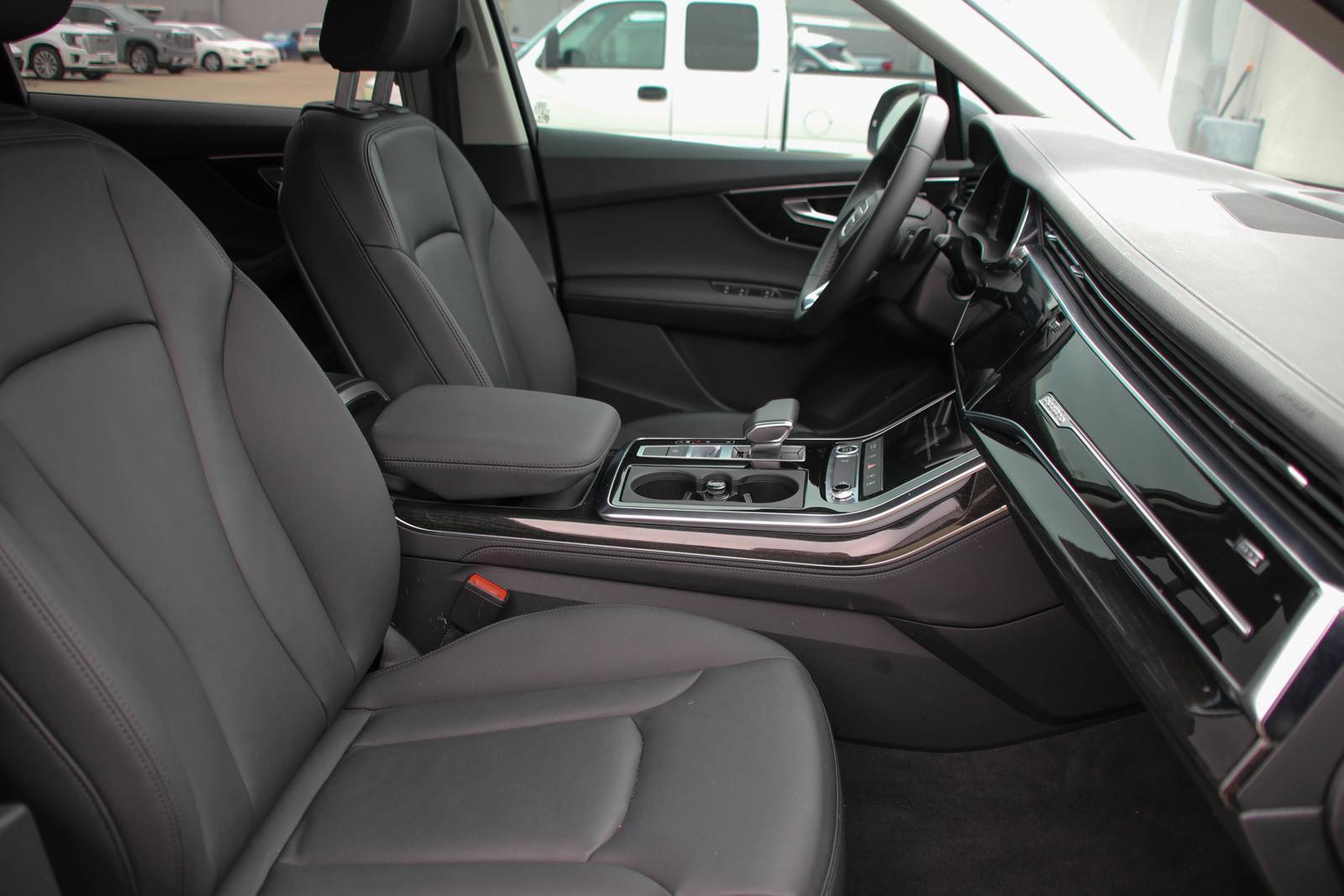 2024 Audi Q7 Vehicle Photo in SUGAR LAND, TX 77478