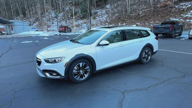 2018 Buick Regal TourX Vehicle Photo in MARION, NC 28752-6372