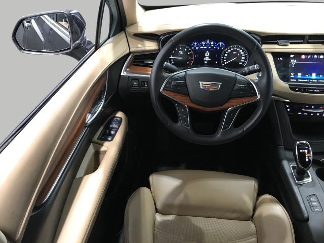 2017 Cadillac XT5 Vehicle Photo in GREEN BAY, WI 54303-3330