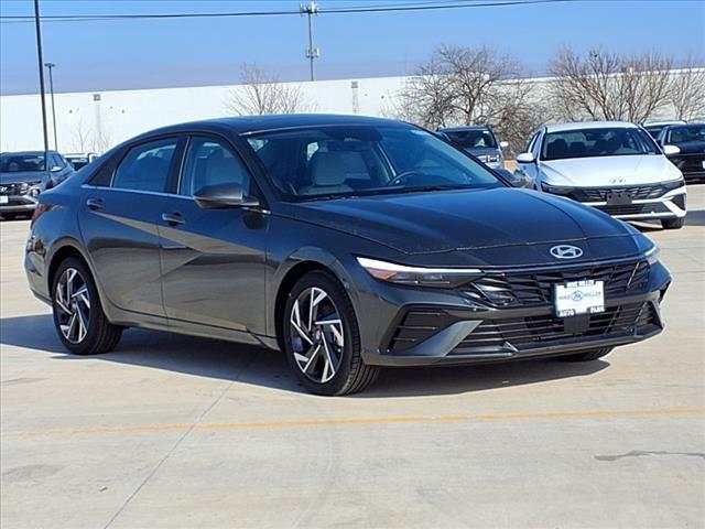 2025 Hyundai ELANTRA Vehicle Photo in Peoria, IL 61615