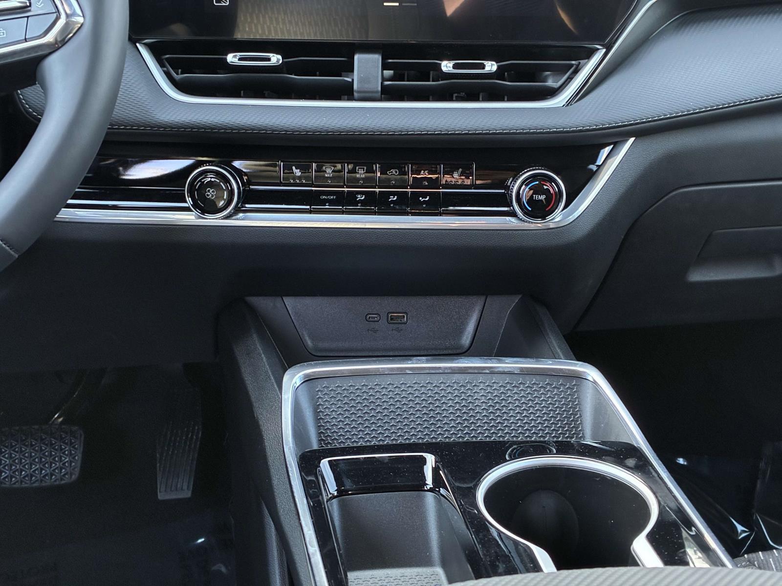 2025 Chevrolet Equinox Vehicle Photo in LOS ANGELES, CA 90007-3794