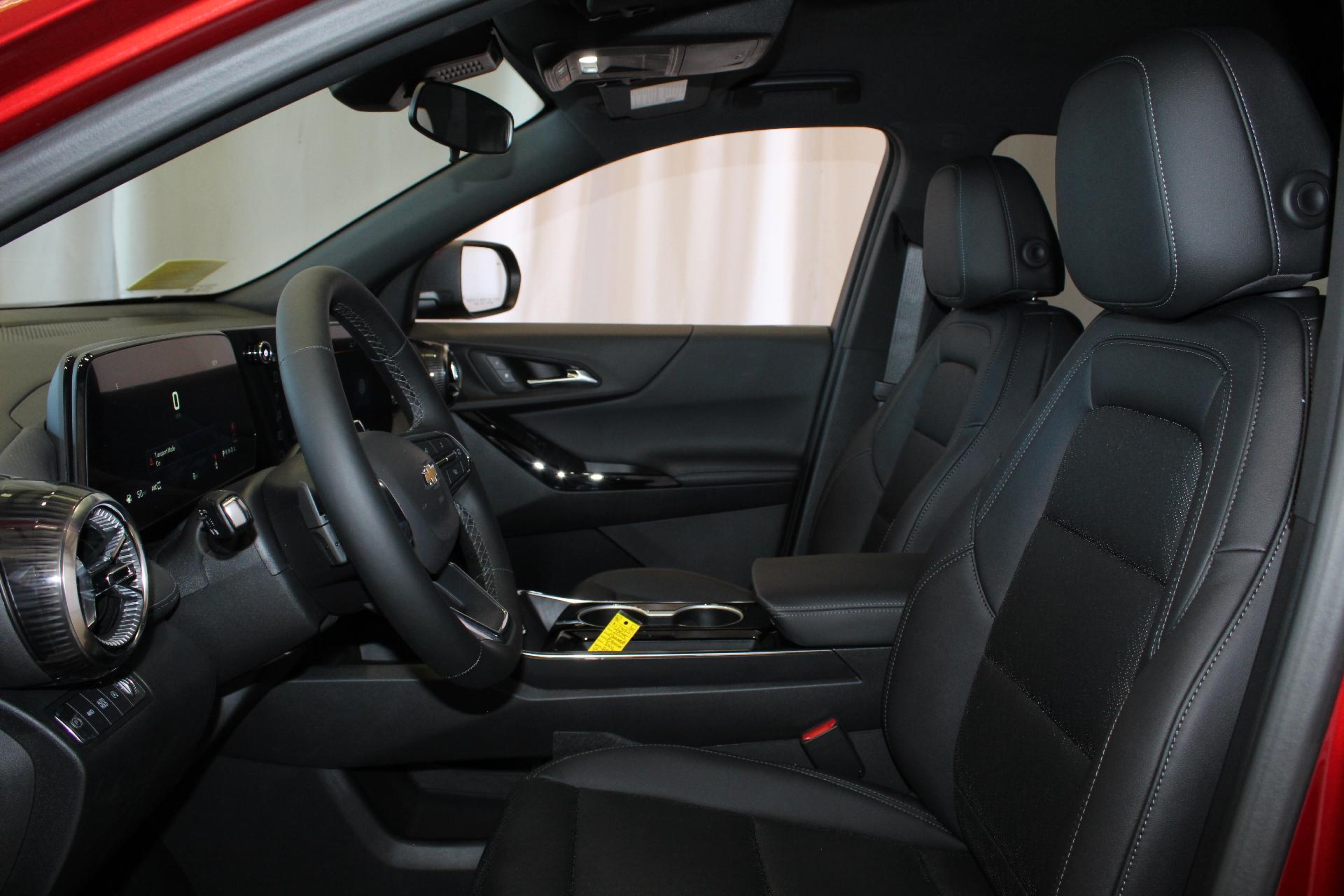 2025 Chevrolet Equinox Vehicle Photo in NORTHAMPTON, MA 01060-1120