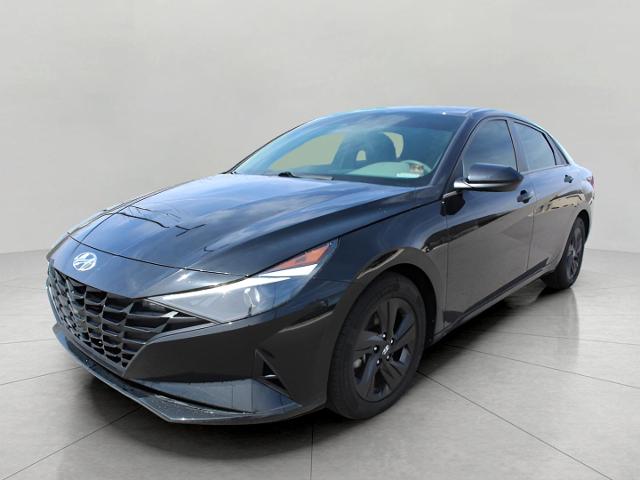 2022 Hyundai ELANTRA Vehicle Photo in Green Bay, WI 54304