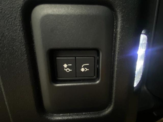 2025 Defender Vehicle Photo in Appleton, WI 54913