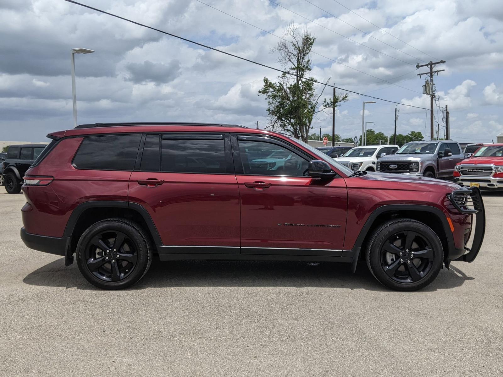 2024 Jeep Grand Cherokee L Vehicle Photo in Seguin, TX 78155