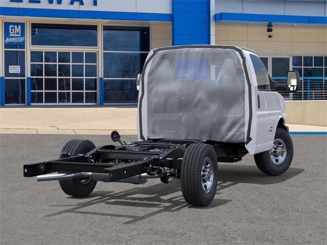 2025 Chevrolet Express Commercial Cutaway Vehicle Photo in ENGLEWOOD, CO 80113-6708