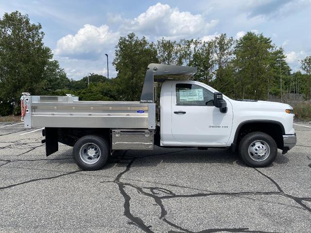 2024 Chevrolet Silverado 3500 HD Chassis Cab Vehicle Photo in LEOMINSTER, MA 01453-2952