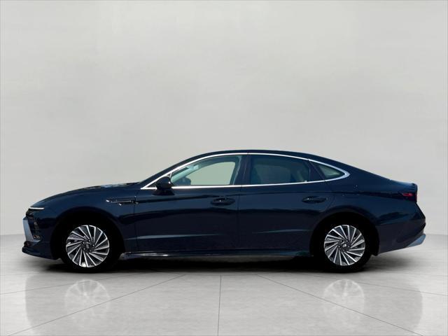 2025 Hyundai SONATA Hybrid Vehicle Photo in Green Bay, WI 54304