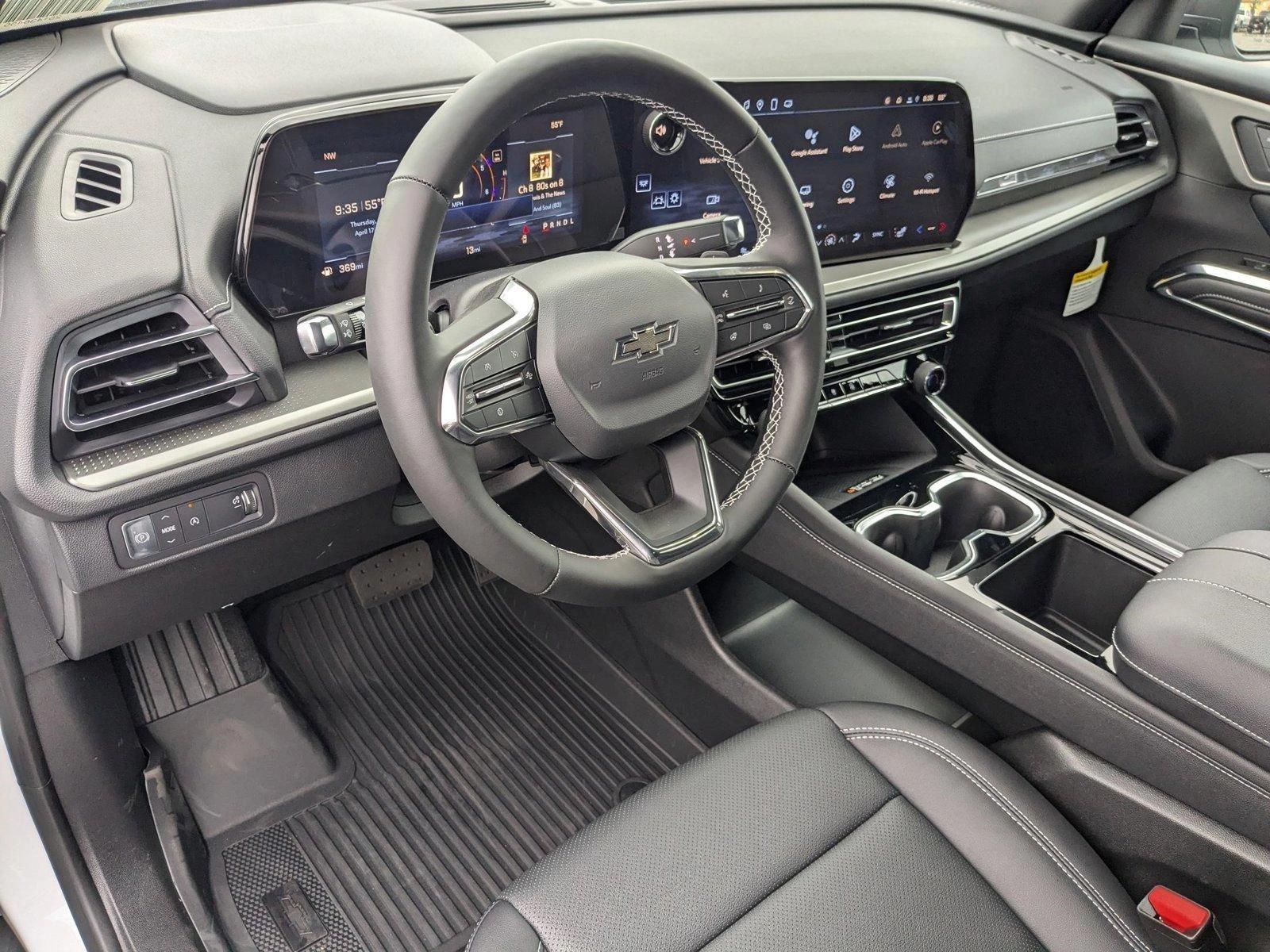 2025 Chevrolet Traverse Vehicle Photo in VALENCIA, CA 91355-1705