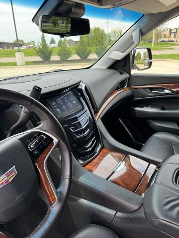 2017 Cadillac Escalade Vehicle Photo in Peoria, IL 61615