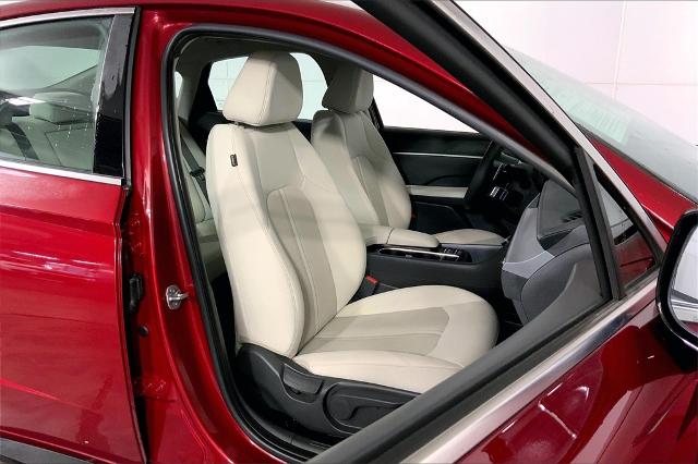 2024 Hyundai SONATA Vehicle Photo in Lees Summit, MO 64086
