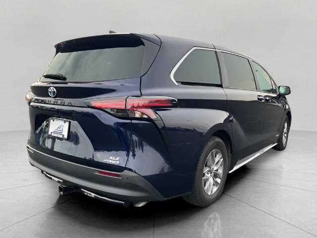 2021 Toyota Sienna Vehicle Photo in Oshkosh, WI 54904