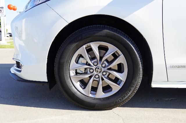 2021 Toyota Sienna Vehicle Photo in Riverdale, UT 84405