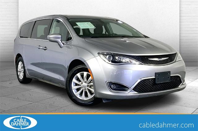 2019 Chrysler Pacifica Vehicle Photo in Lees Summit, MO 64086