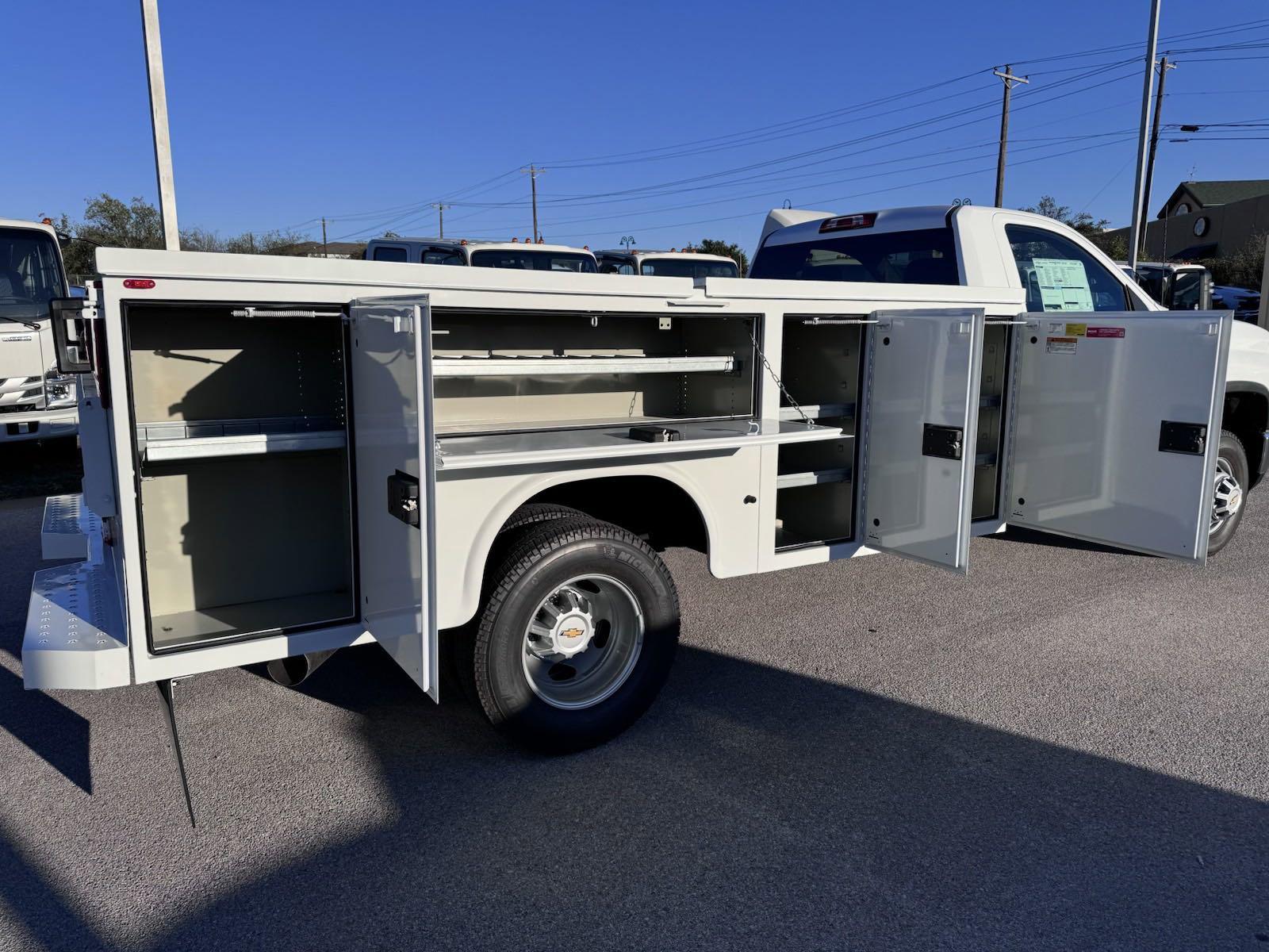2025 Chevrolet Silverado 3500 HD Chassis Cab Vehicle Photo in GEORGETOWN, TX 78626-7508