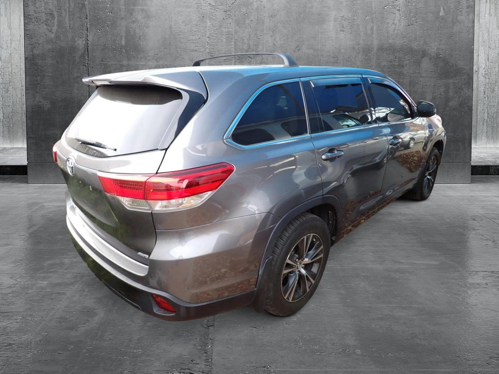 2018 Toyota Highlander Vehicle Photo in DENVER, CO 80221-3610