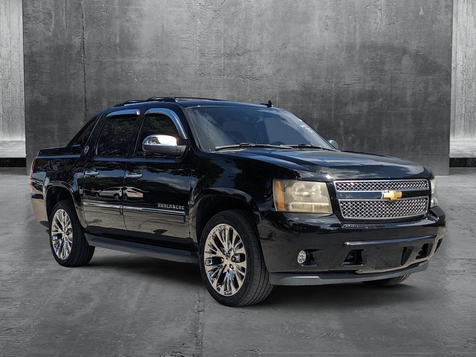 2013 Chevrolet Avalanche Vehicle Photo in GREENACRES, FL 33463-3207