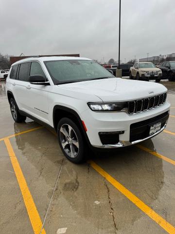 2023 Jeep Grand Cherokee L Vehicle Photo in Peoria, IL 61615