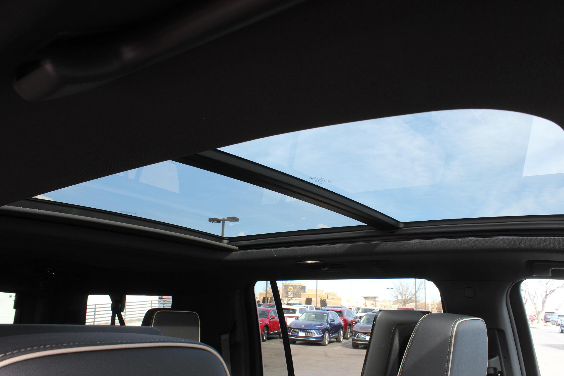 2025 GMC Yukon XL Vehicle Photo in AURORA, CO 80012-4011