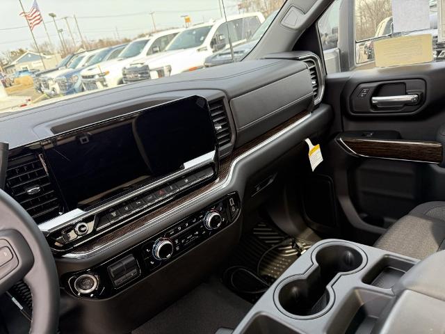 2025 GMC Sierra 3500HD Vehicle Photo in CHICOPEE, MA 01020-5001