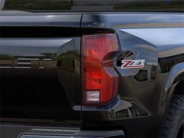 2025 Chevrolet Colorado Vehicle Photo in ENGLEWOOD, CO 80113-6708