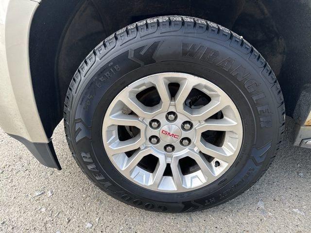 2015 GMC Yukon XL Vehicle Photo in MEDINA, OH 44256-9631