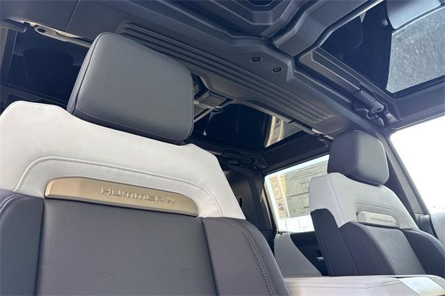 2025 GMC HUMMER EV SUV Vehicle Photo in ELK GROVE, CA 95757-8703