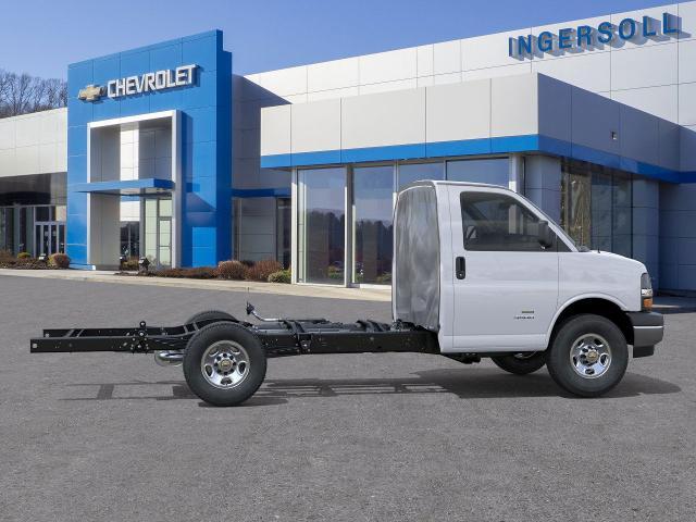 2025 Chevrolet Express Cutaway 3500 Vehicle Photo in DANBURY, CT 06810-5034