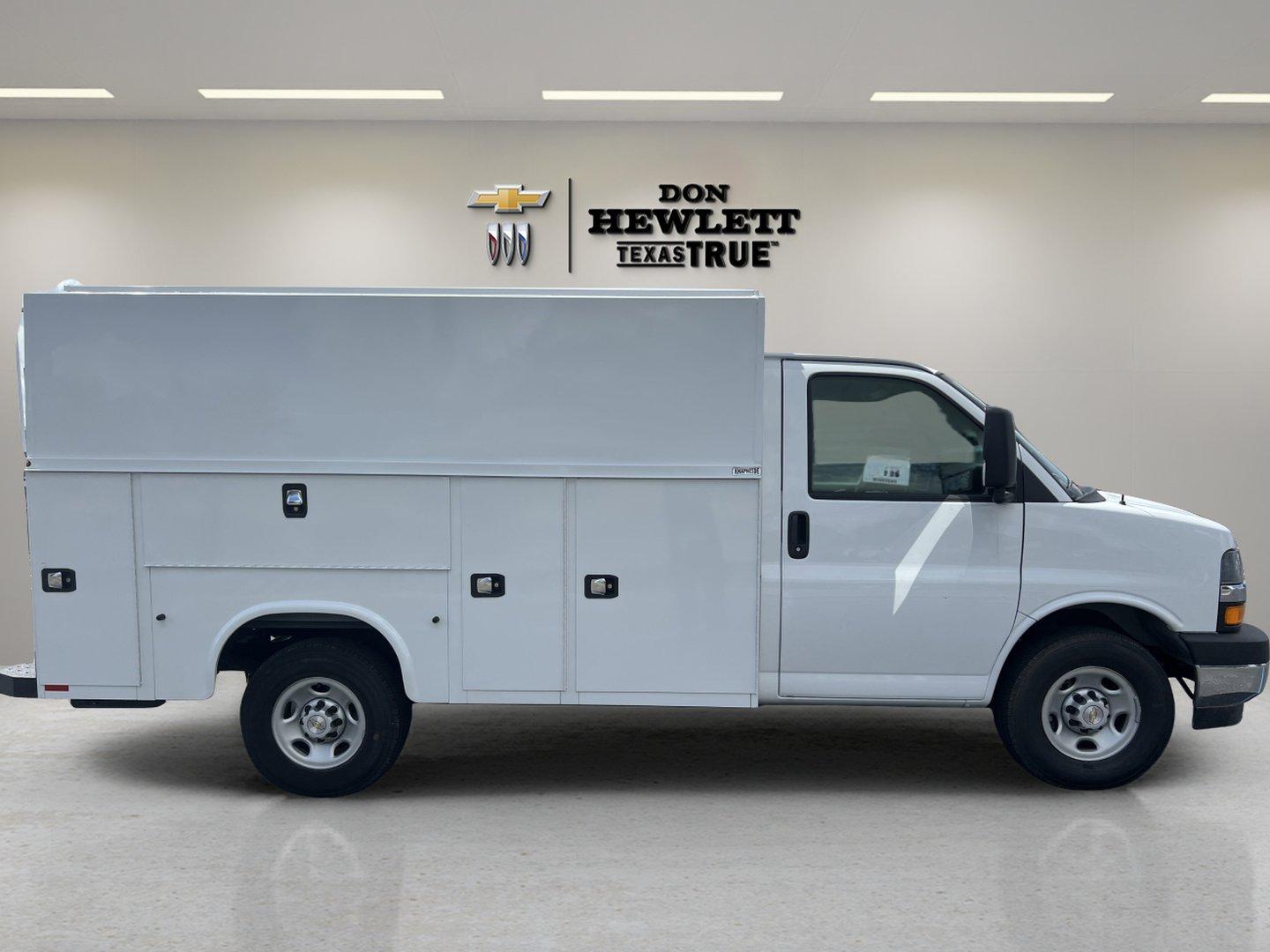 2025 Chevrolet Express Cutaway 3500 Vehicle Photo in GEORGETOWN, TX 78626-7508