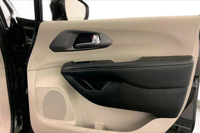 2022 Chrysler Pacifica Vehicle Photo in KANSAS CITY, MO 64114-4502