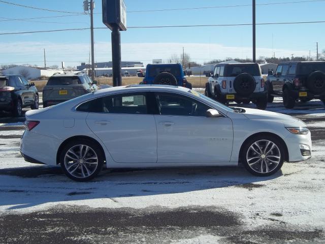 2022 Chevrolet Malibu 1LT photo 2